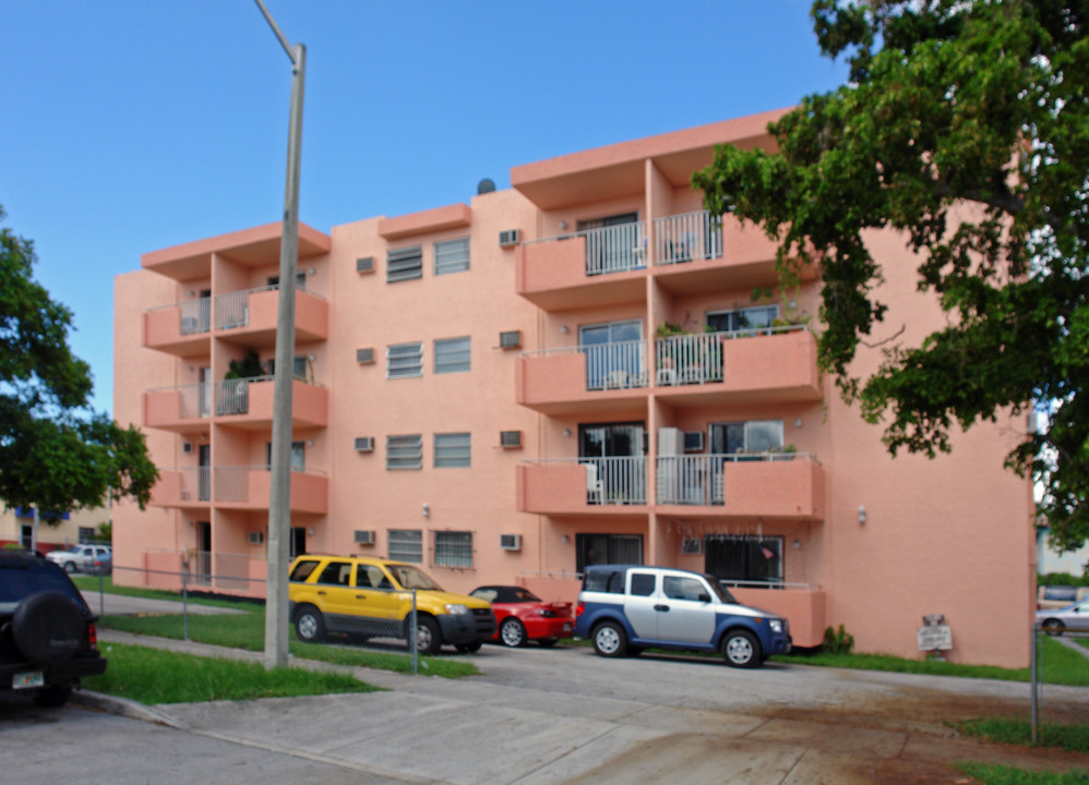 Marta Sanchez Apartment in Miami, FL - Building Photo