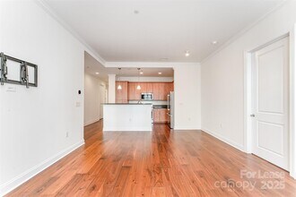 230 S Tryon St in Charlotte, NC - Building Photo - Building Photo
