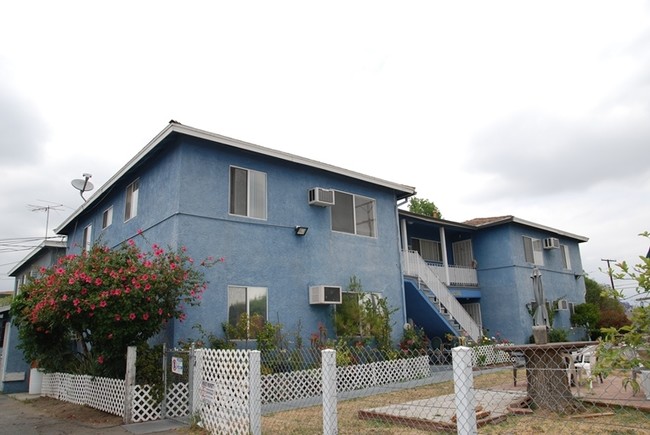 13505 Saticoy St in Panorama City, CA - Building Photo - Building Photo