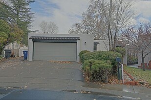 9740 Colonial Cir NE in Albuquerque, NM - Building Photo