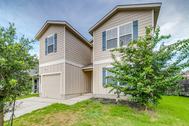 3847 Snowbird in Converse, TX - Foto de edificio - Building Photo