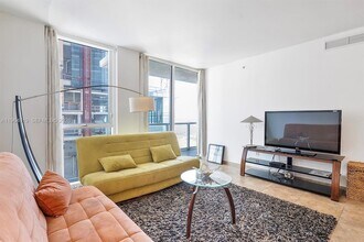 244 Biscayne Blvd, Unit 1906 in Miami, FL - Foto de edificio - Building Photo