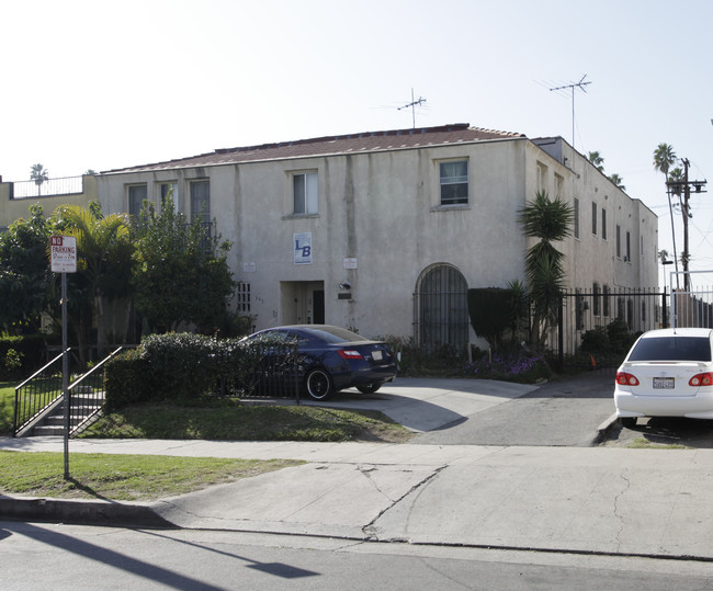 247 N New Hampshire Ave in Los Angeles, CA - Foto de edificio - Building Photo