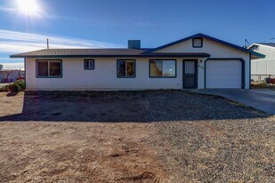8101 E Dana Dr in Prescott Valley, AZ - Building Photo