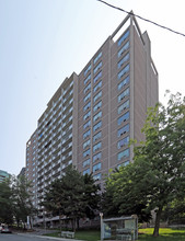 Vanier Towers in Hamilton, ON - Building Photo - Building Photo