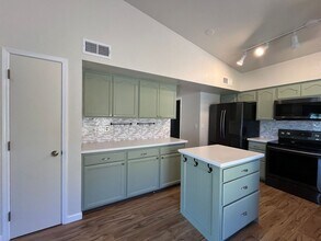 4931 Loma Loop in Sierra Vista, AZ - Building Photo - Building Photo