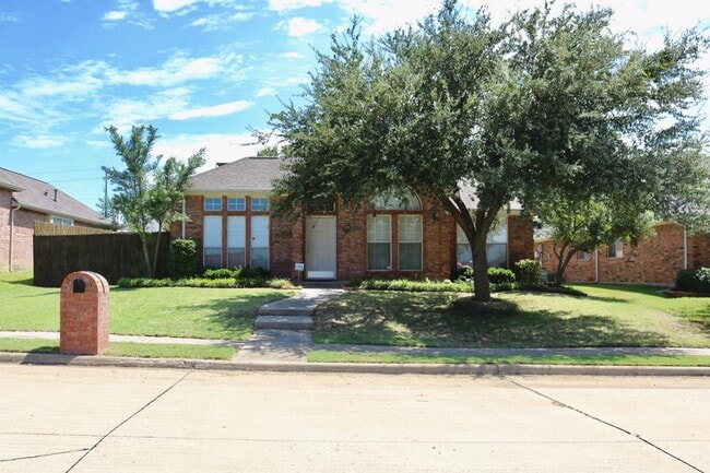 property at 2002 Topaz Dr