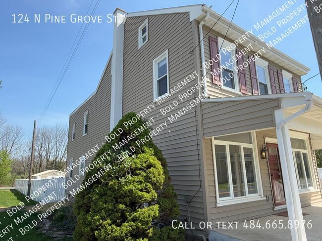 124 N Pine Grove St in Fredericksburg, PA - Building Photo - Building Photo