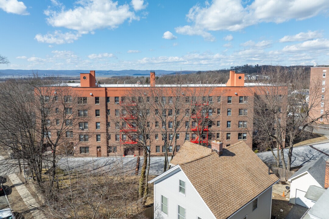 Fuller and Hampton Gardens in Ossining, NY - Building Photo