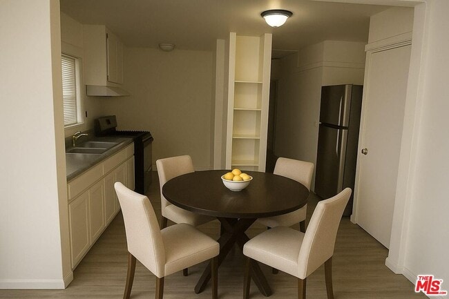 property at 3962 1/4 S Hobart Blvd