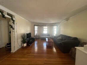 33 Winslow Ave, Unit 2 in Somerville, MA - Building Photo - Building Photo