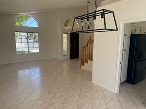 22312 Oxford Ln in Santa Clarita, CA - Building Photo - Building Photo