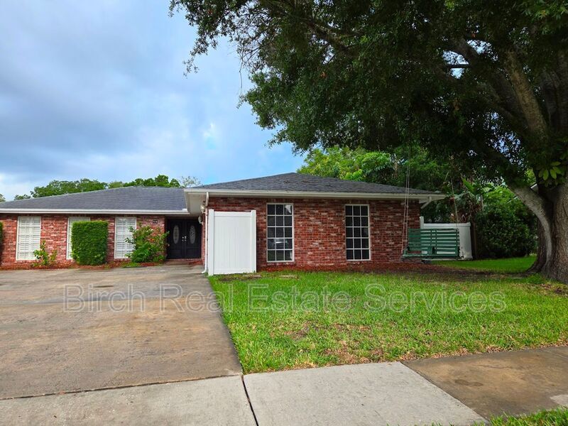 515 Hollow Ridge Rd in Palm Harbor, FL - Building Photo
