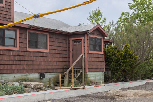 60 W 17th Rd in Broad Channel, NY - Building Photo - Building Photo