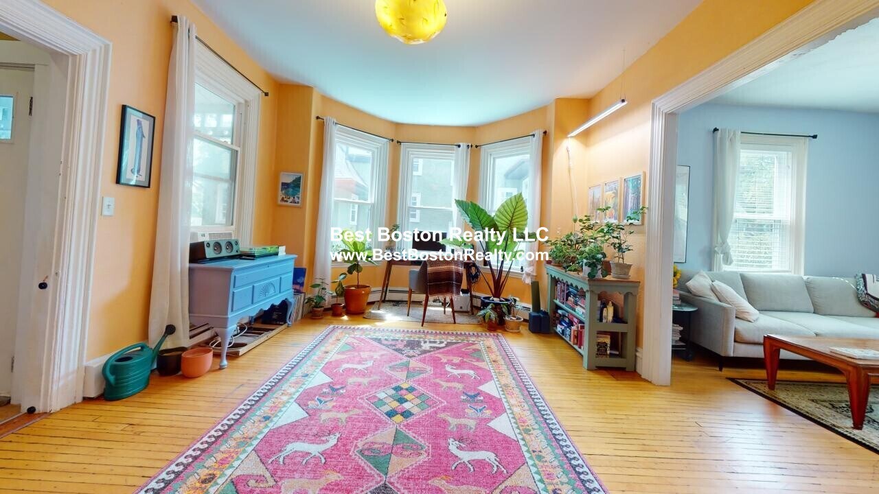 4 Laurel St in Medford, MA - Building Photo