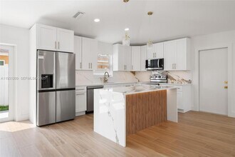 102 SW 13th Ave in Delray Beach, FL - Building Photo - Building Photo