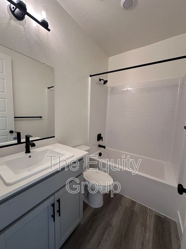 2405 N Fontana St in Visalia, CA - Building Photo - Building Photo