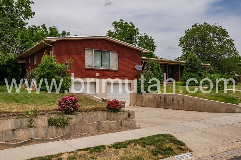 1915-1925 E Severn Dr in Holladay, UT - Building Photo