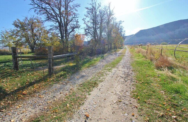 3344 W South Slope Rd in Emmett, ID - Building Photo - Building Photo