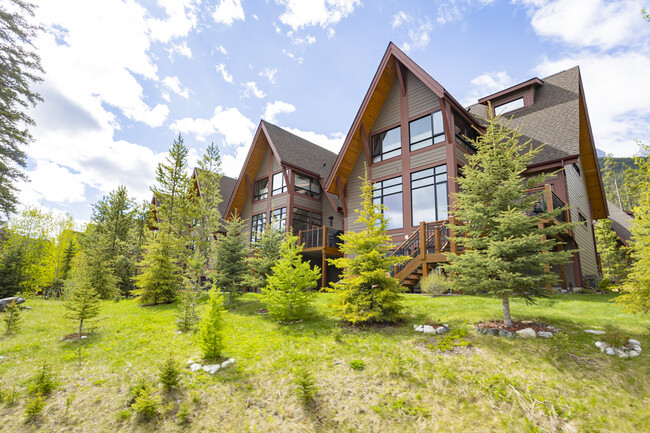 101 Armstrong Pl in Canmore, AB - Building Photo - Building Photo