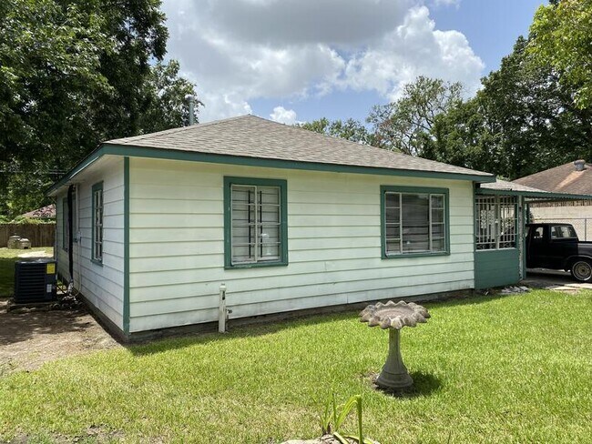 8914 Linda Vista Rd in Houston, TX - Building Photo - Building Photo