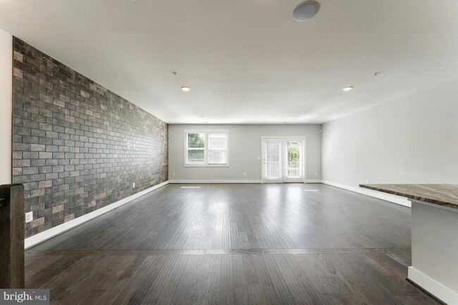 property at 44750 Tiverton Sq