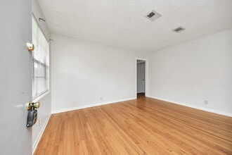 1324 Bennett Dr in Pasadena, TX - Building Photo - Building Photo