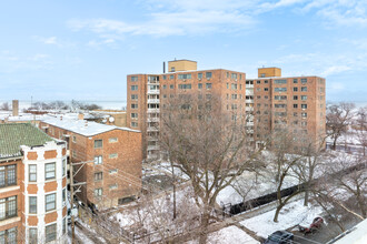 Lunt-Lake Apartments, West Tower in Chicago, IL - Building Photo - Building Photo