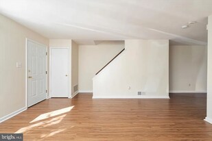 182 Jonathon Dayton Ct in Princeton, NJ - Building Photo