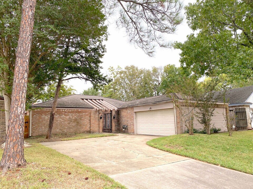 1103 Forest Home Dr in Houston, TX - Building Photo