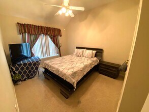 3806 Shady Harbor Dr in Houston, TX - Building Photo - Building Photo
