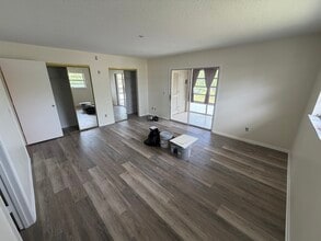 28 Lake Vista Trl, Unit 205 in Port St. Lucie, FL - Foto de edificio - Building Photo