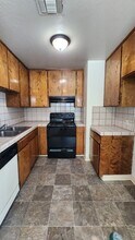 7004 N Half Moon Dr in Bakersfield, CA - Building Photo - Building Photo