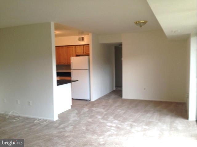 7821 Enola St-Unit -106 in McLean, VA - Foto de edificio - Building Photo