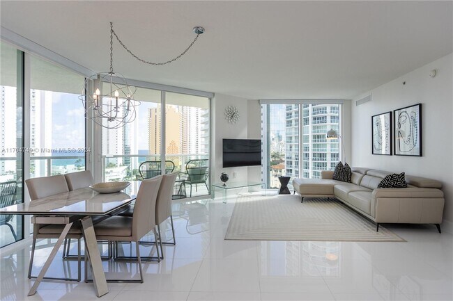 200 Sunny Isles Blvd, Unit 2-1105 in Sunny Isles Beach, FL - Foto de edificio - Building Photo