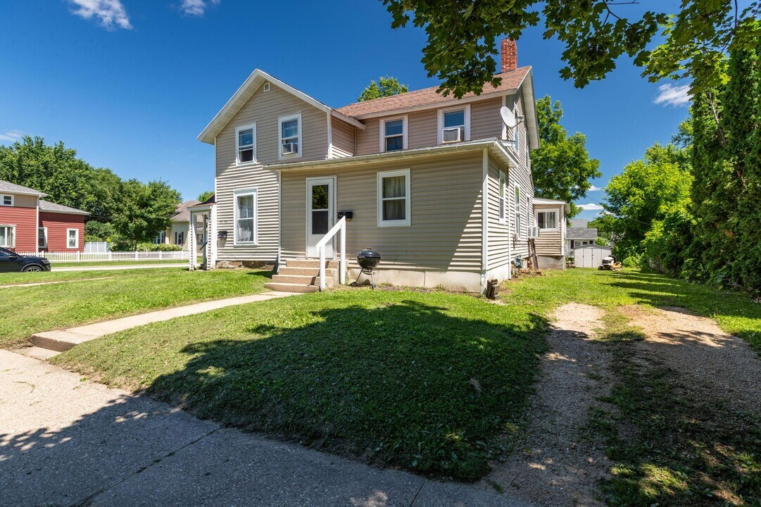 217 N Benton St in Sparta, WI - Building Photo