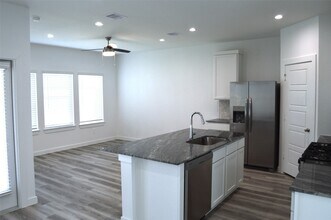 10212 Berkeley Spgs Trl in Houston, TX - Building Photo - Building Photo