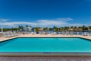 640 Snug Harbor Dr in Boynton Beach, FL - Building Photo