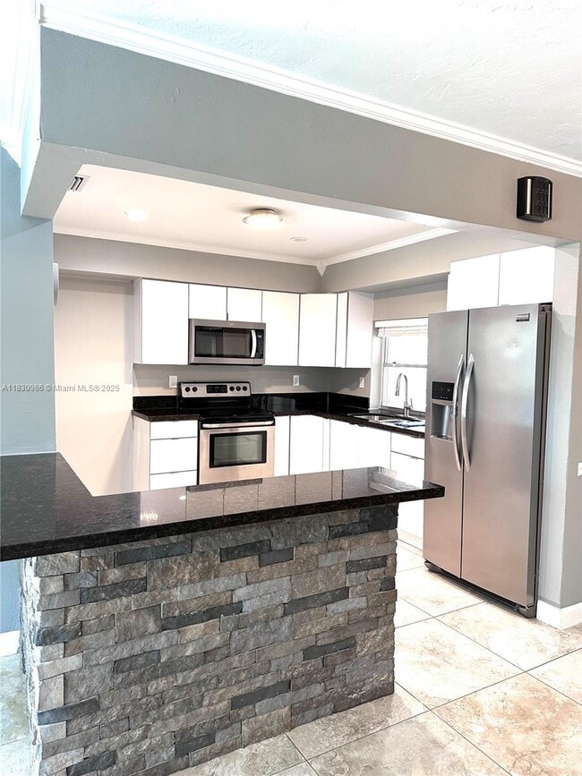 8761 NW 12th St in Pembroke Pines, FL - Building Photo - Building Photo