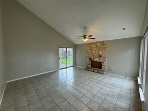 11110 Petworth Dr in Houston, TX - Foto de edificio - Building Photo