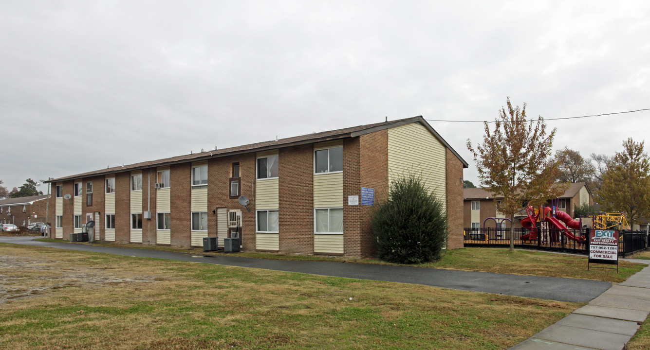 352 San Antonio Blvd in Norfolk, VA - Building Photo