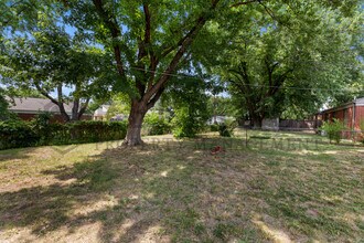 1719 S Woodlawn St in Wichita, KS - Building Photo - Building Photo