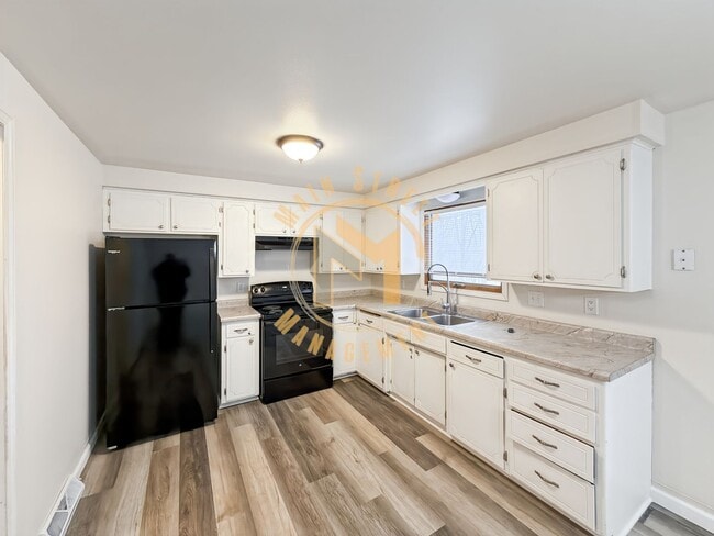 property at 2659 Deckner Ave