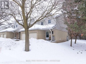 10-10 Holborn Ct in Kitchener, ON - Building Photo - Building Photo