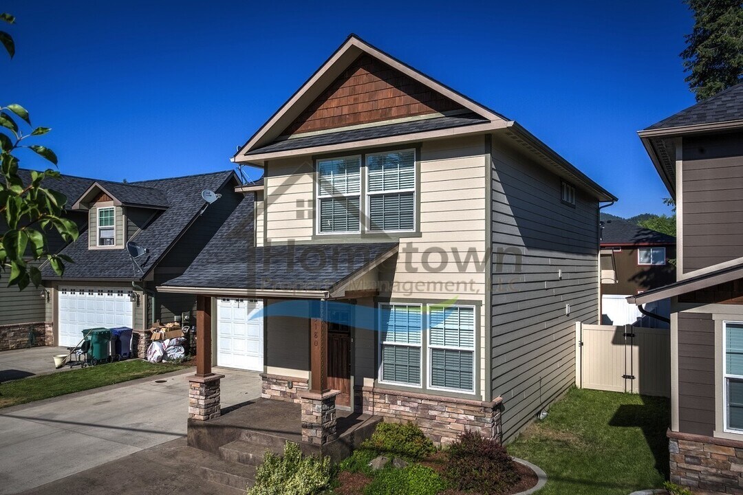 3180 N Honeysuckle Dr in Coeur d'Alene, ID - Building Photo