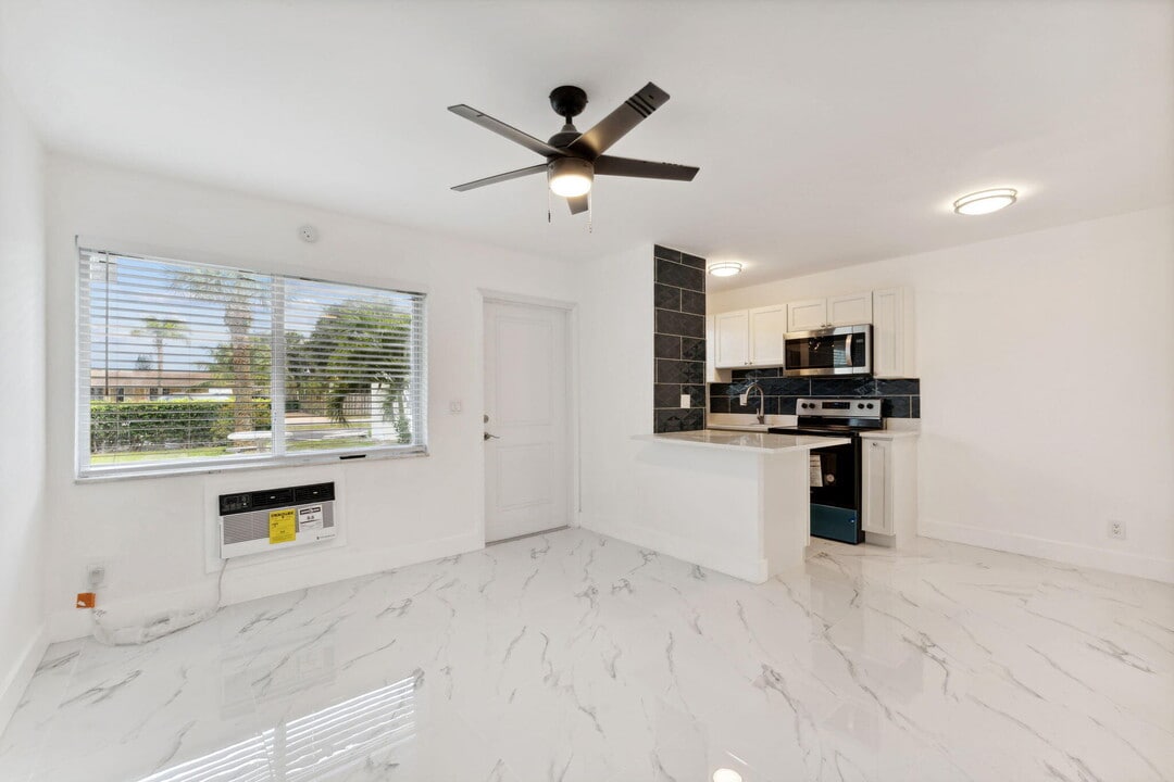 525 S Broadway in Lantana, FL - Building Photo