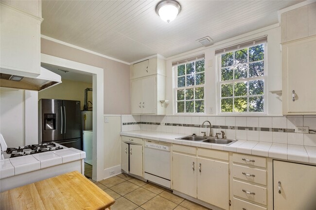 property at 1924 Avenue N