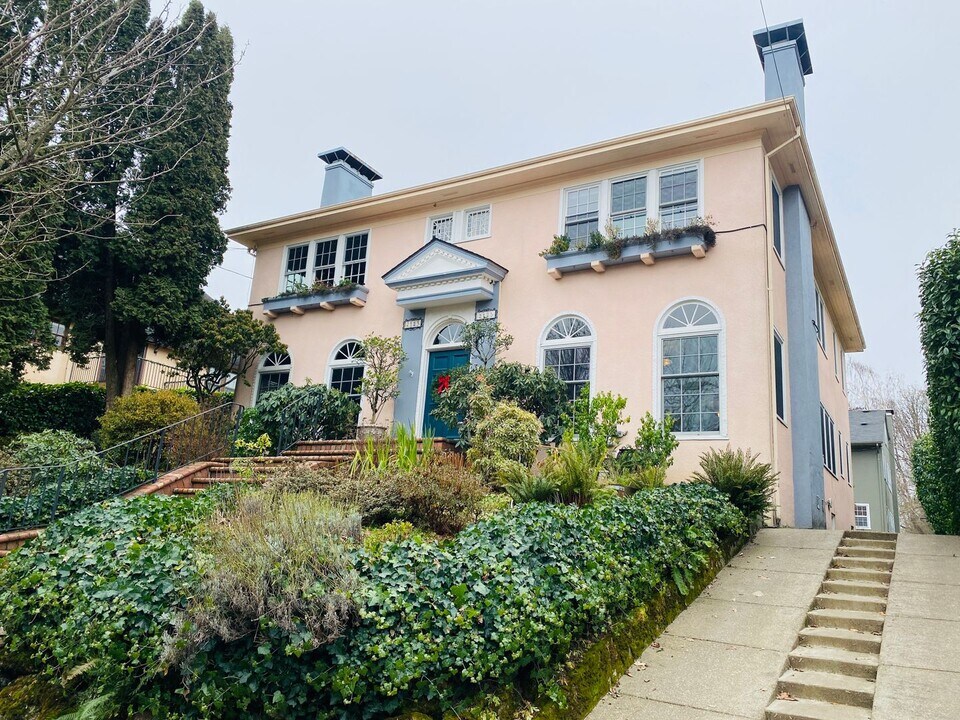 2123 NE 22nd Ave in Portland, OR - Building Photo