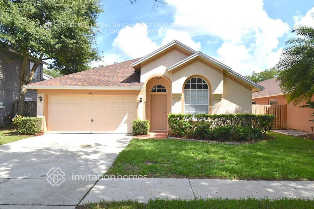 5641 Paddock Trail Dr in Tampa, FL - Building Photo