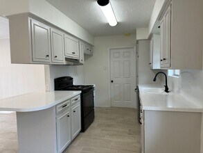 1713 Dallas St in Portland, TX - Building Photo - Building Photo